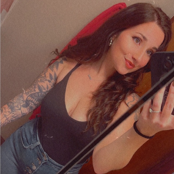 Meet your Posher, Gabbie - Picture 4 of 4